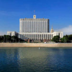 Instantanea del edificio central del Ministerio de Trabajo de Rusia en dia soleado