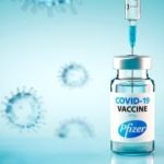 Fotomontaje de marketing epico cientifico sobre el producto milagro llamado vacuna covid