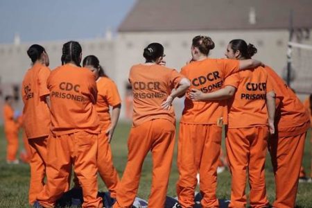 Prisioneras biológicas demandan a California después de que los funcionarios alteraron las denuncias sobre delincuentes sexuales ‘masculinos’ trans