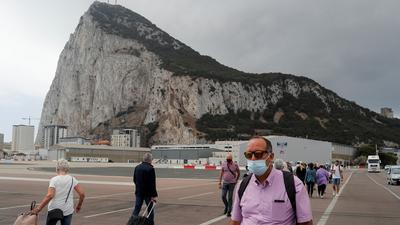 Gibraltar, – con el 99% de las personas ya vacuenvenenadas con las genotrónicas -, cancela las fiestas navideñas “por auge del  Covid”.